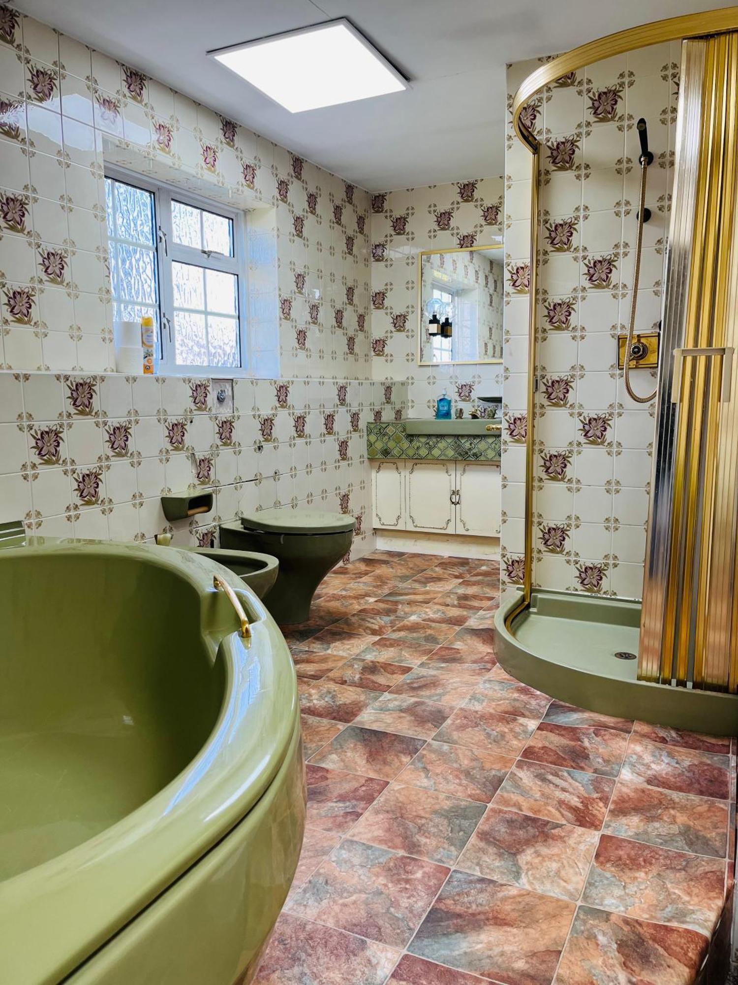 Unwind In Comfort At Cosy Caradus Your 4 Bedroom Home Sweet Home! Birmingham Ngoại thất bức ảnh