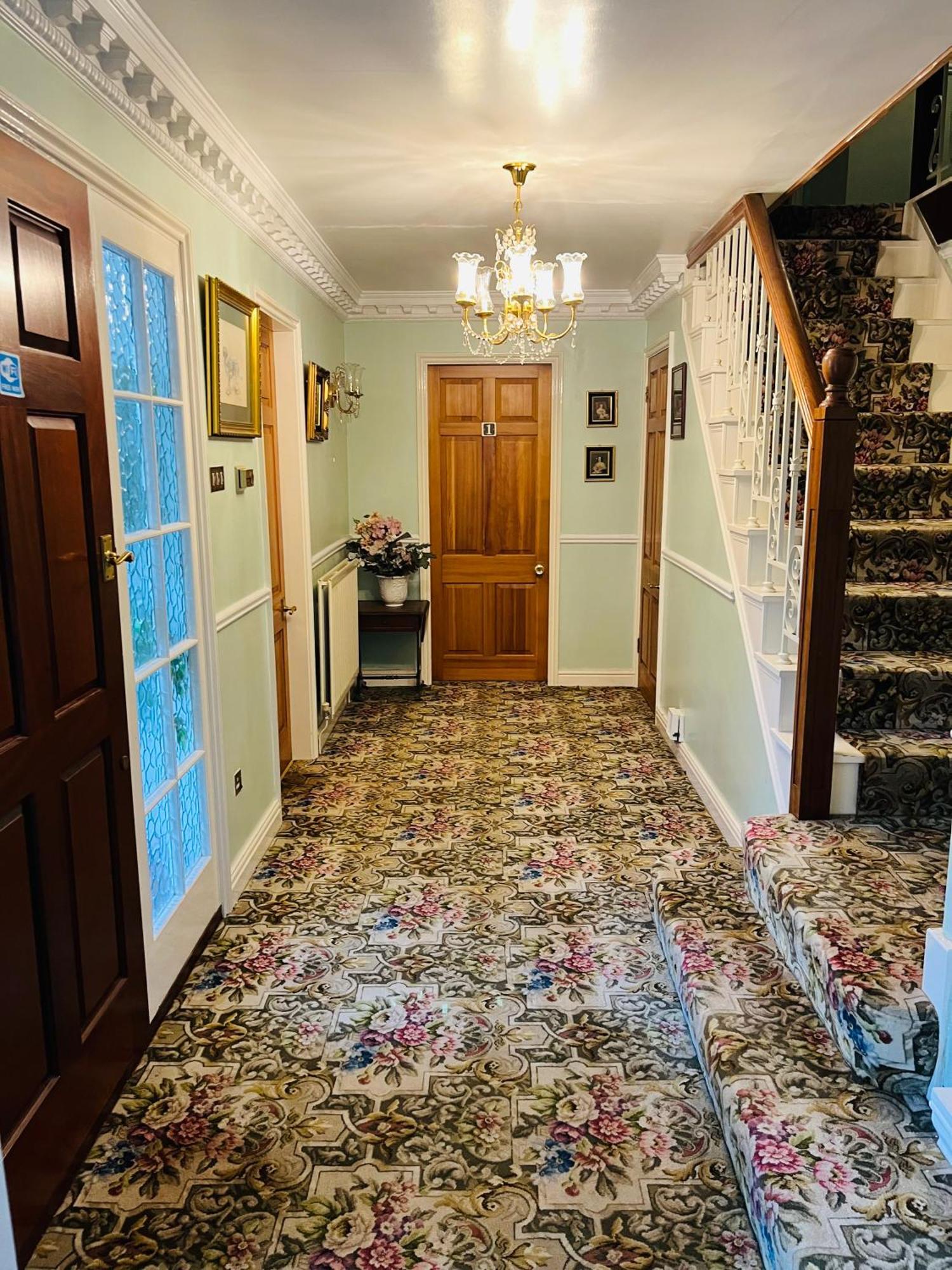 Unwind In Comfort At Cosy Caradus Your 4 Bedroom Home Sweet Home! Birmingham Ngoại thất bức ảnh