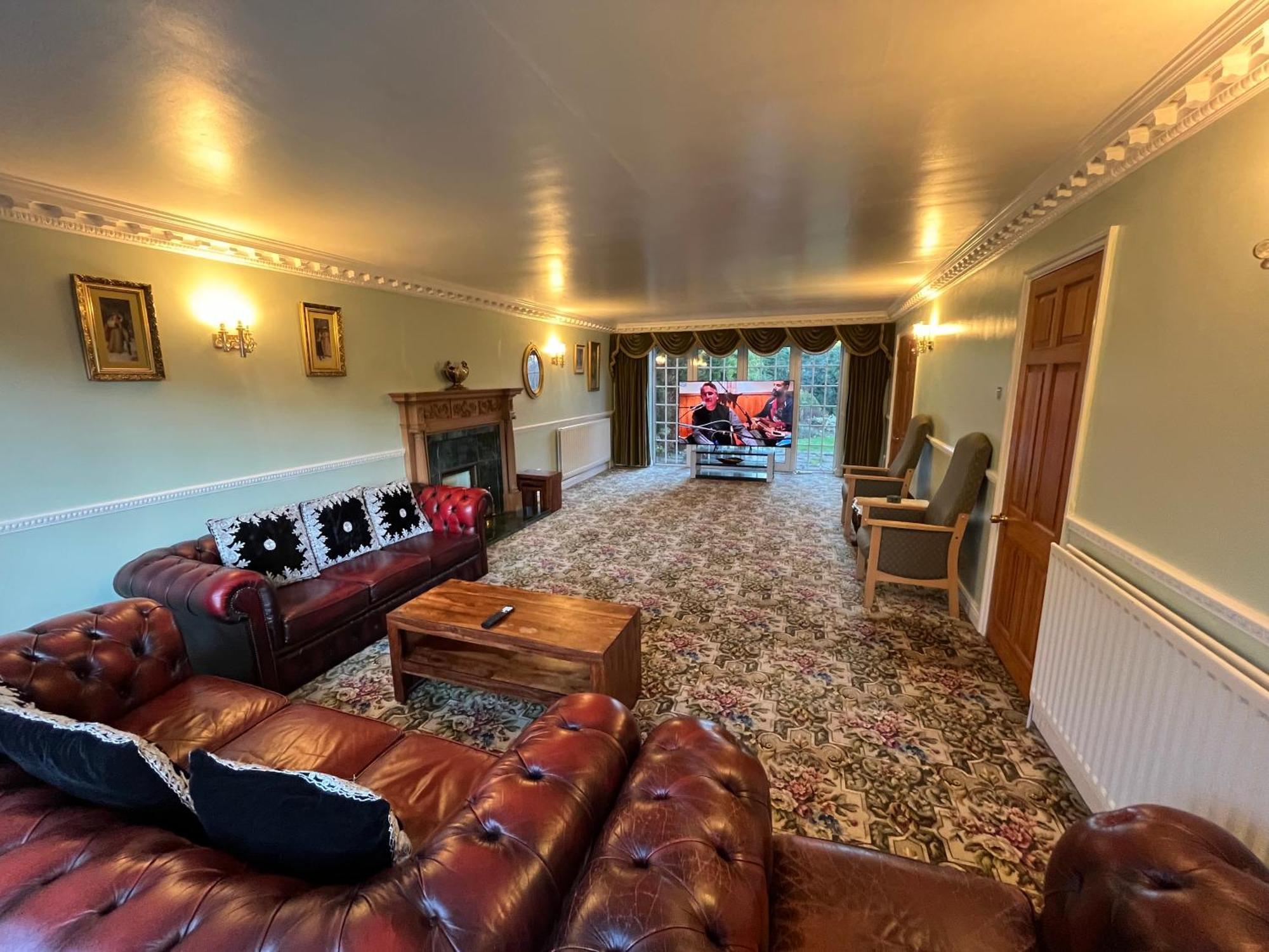 Unwind In Comfort At Cosy Caradus Your 4 Bedroom Home Sweet Home! Birmingham Ngoại thất bức ảnh